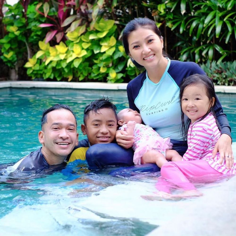 10 Momen kedekatan putri Ruben Onsu dengan kakak angkatnya, akrab