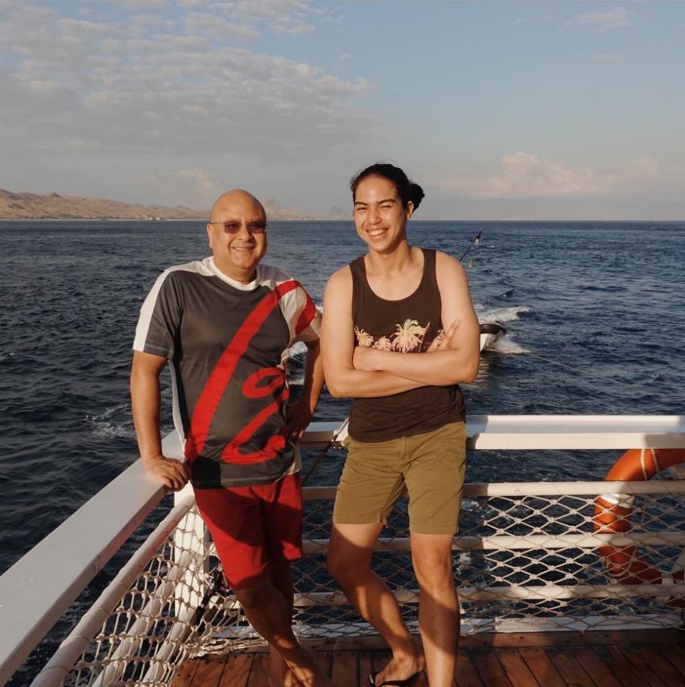 10 Momen liburan Maia Estianty di Labuan Bajo, pakai kapal mewah