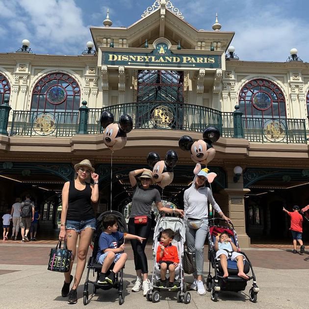 8 Momen liburan Nikita Mirzani di Paris, bertemu Lenny Kravitz