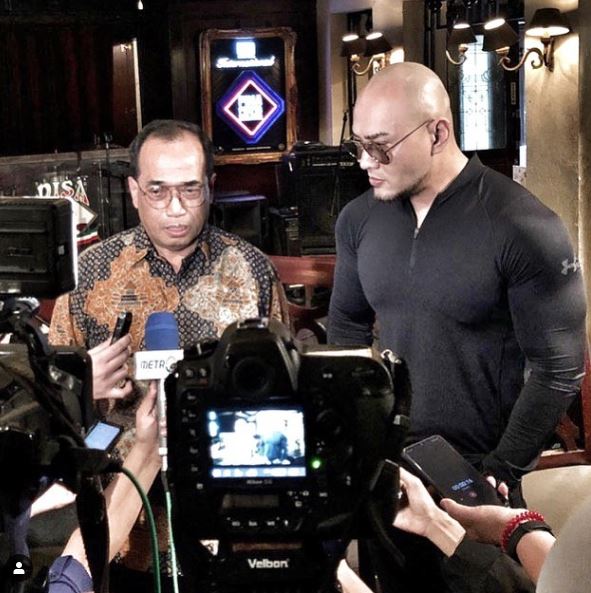 Deddy Corbuzier dinilai cocok jadi bodyguard menteri karena foto ini