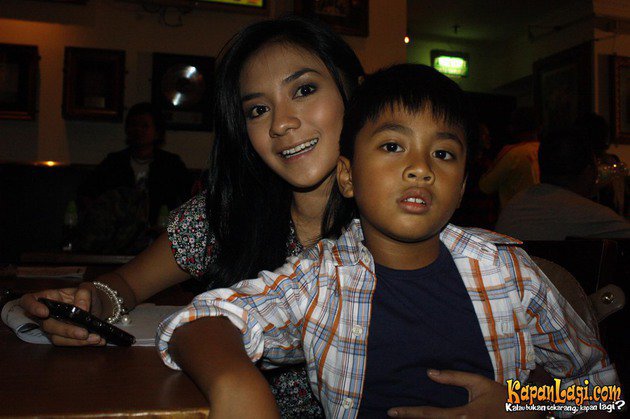 8 Potret transformasi Enno Lerian, bukti cantiknya awet