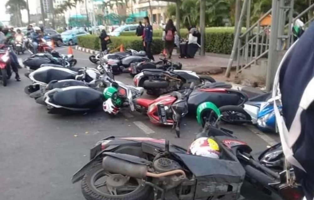 9 Curhat apes driver ojek online saat ambil orderan, kasihan nih