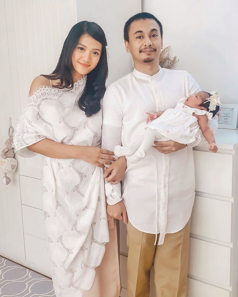 Jadi ibu baru, ini 10 momen Anissa Aziza saat asuh buah hati