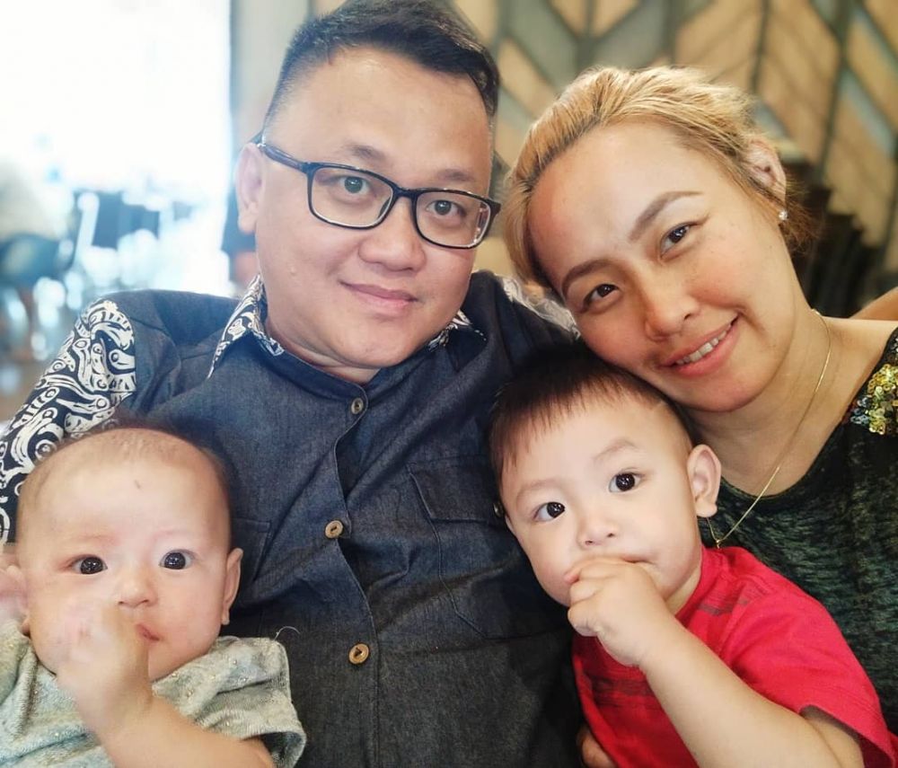 8 Potret mesra Pinkan Mambo dan suami ketiga, jarang terekspos