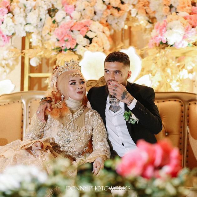 7 Potret resepsi nikahan Diego Michiels, wajah cantik istri terekspos