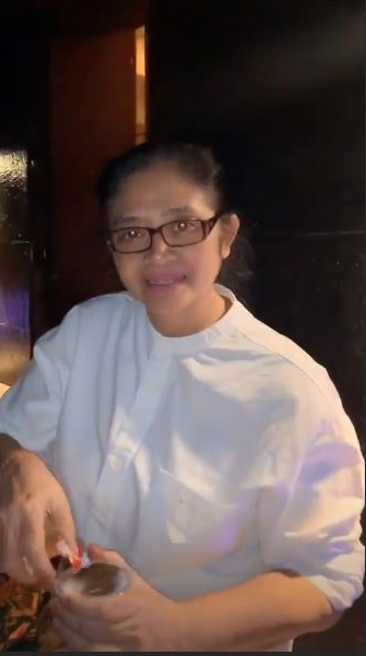 8 Momen Jennifer Jill jalani prosesi otonan bareng mertua