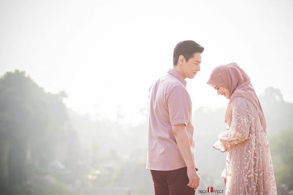 12 Gaya prewedding Cut Meyriska dan Roger, tradisional sampai religius