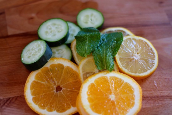 6 Resep kombinasi air putih dan buah, segar dan bikin sehat