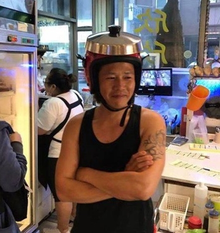 10 Helm pengendara motor terinspirasi peralatan dapur ini kocak