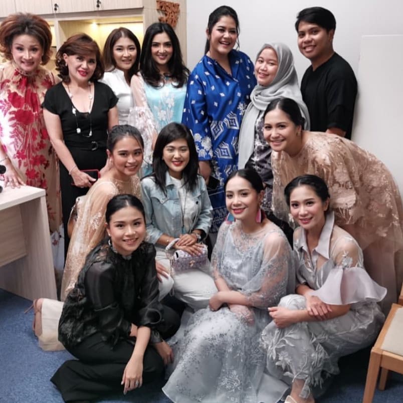 10 Momen Kahiyang Ayu bareng seleb papan atas ini curi perhatian