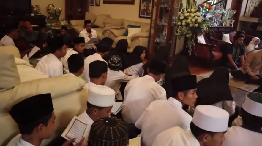 10 Momen syukuran empat bulan kehamilan Paula Verhoeven, haru