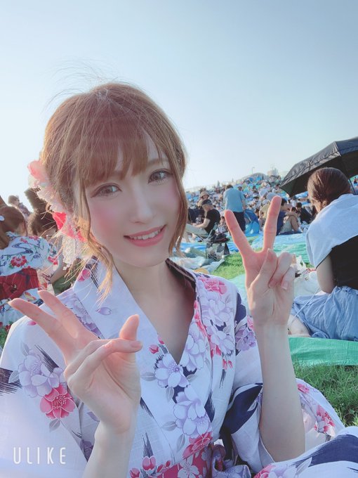 Cosplayer ini pamer foto jadul, transformasinya bikin tercengang