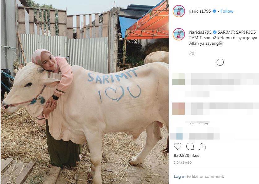 Gaya 8 Seleb narsis bareng hewan kurban, Ayu Ting Ting jadi sorotan