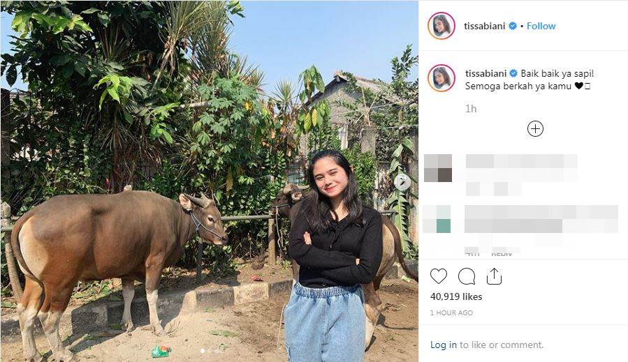 Gaya 8 Seleb narsis bareng hewan kurban, Ayu Ting Ting jadi sorotan