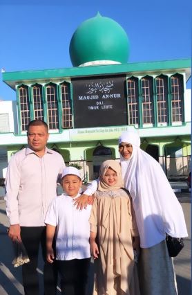 Momen 11 seleb rayakan Idul Adha bersama keluarga, kompak abis