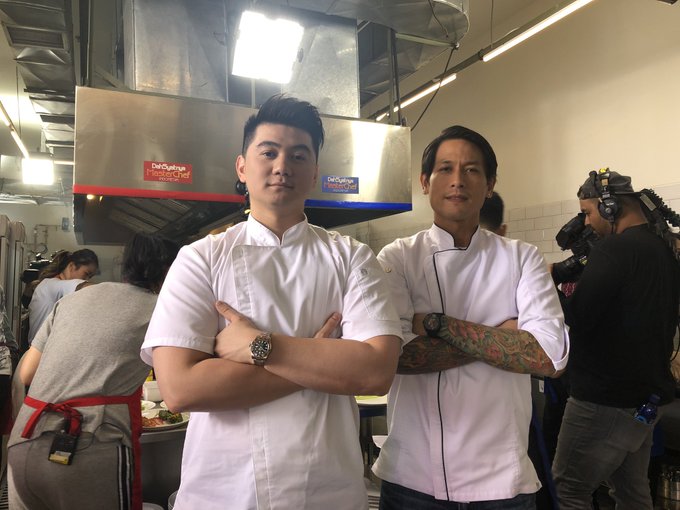 Alasan lucu di balik Chef Juna & Arnold kerap pose tangan di ketiak
