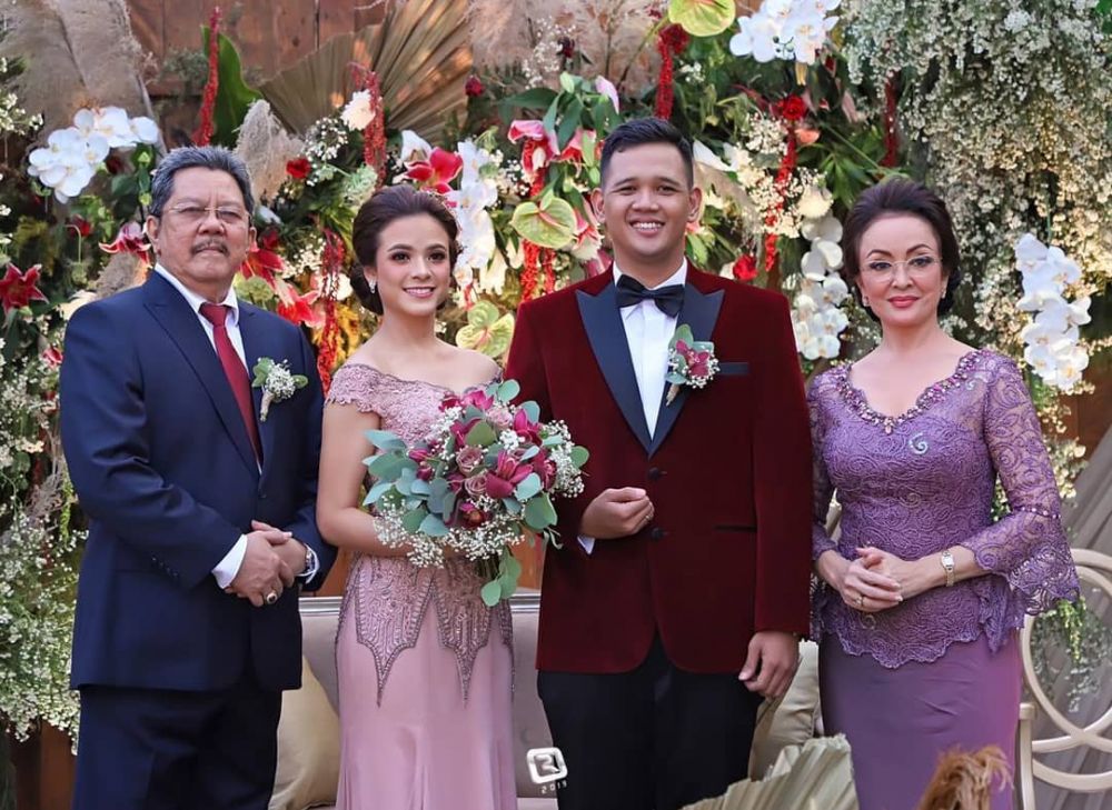 12 Momen nikahan Cantika anak Minati Atmanegara, ada flashmob dance