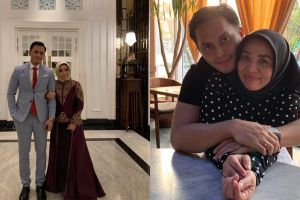 Foto bareng keluarga, posisi duduk Muzdalifah jadi perbincangan