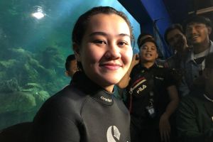 Ini tantangan Aliyah Massaid saat akan kibarkan bendera dalam air