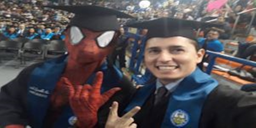 10 Momen absurd waktu wisuda ini bikin susah nahan tawa