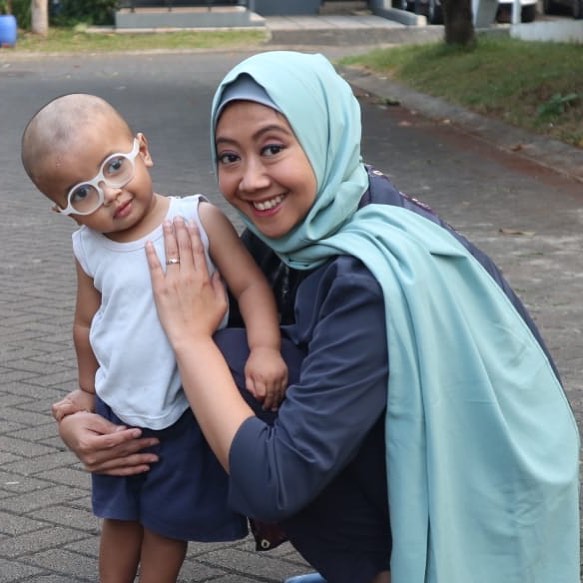 Kisah perjuangan 9 seleb demi kesembuhan anak dari penyakit serius