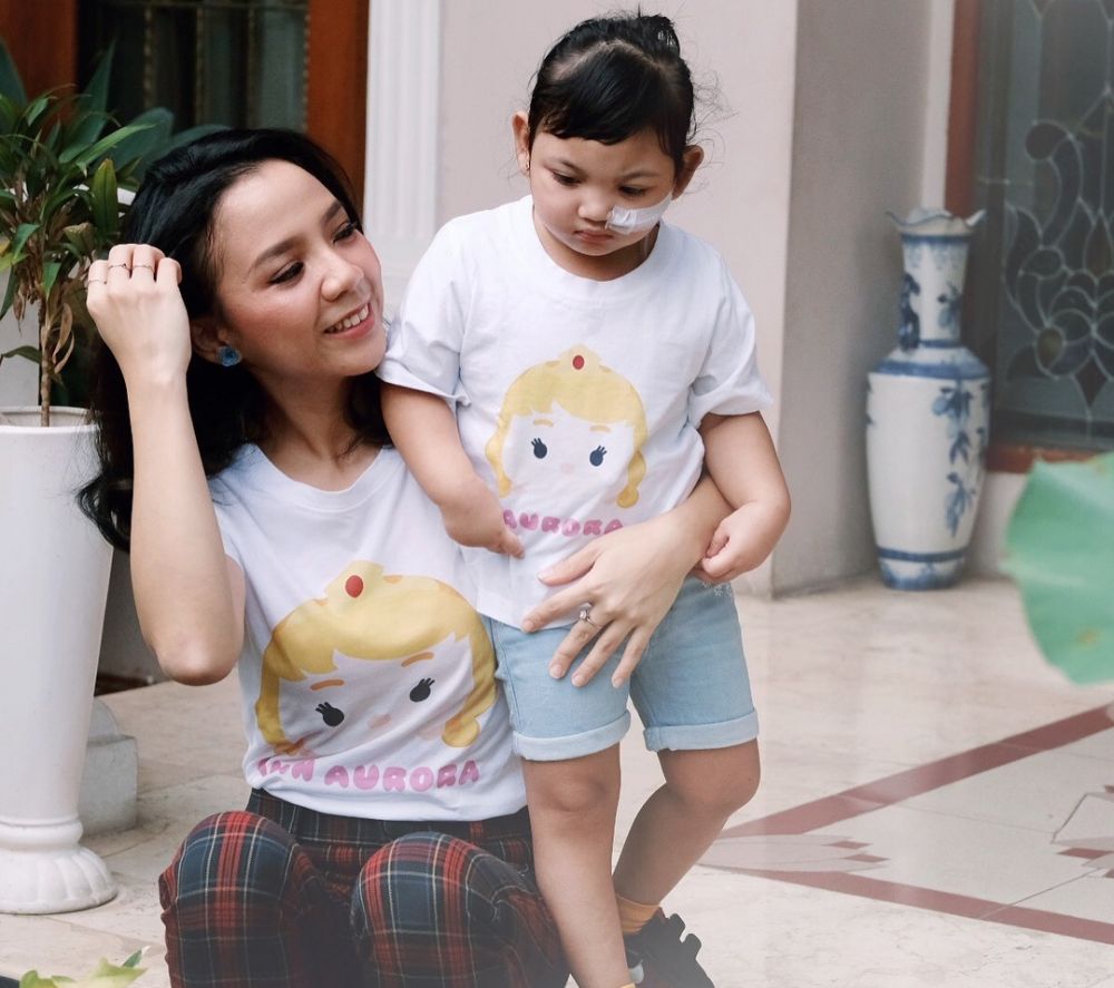 Kisah perjuangan 9 seleb demi kesembuhan anak dari penyakit serius