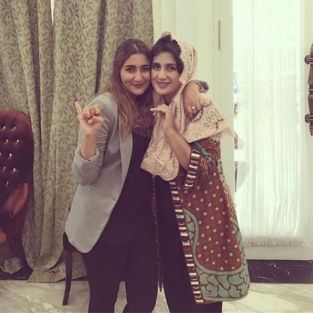 10 Momen Tania Nadira dan ibu yang tampil hits, bak kakak adik