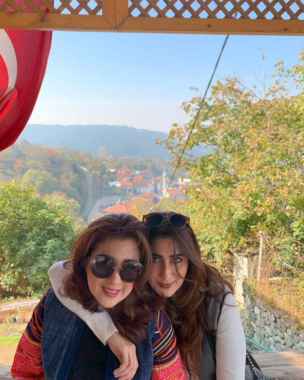 10 Momen Tania Nadira dan ibu yang tampil hits, bak kakak adik