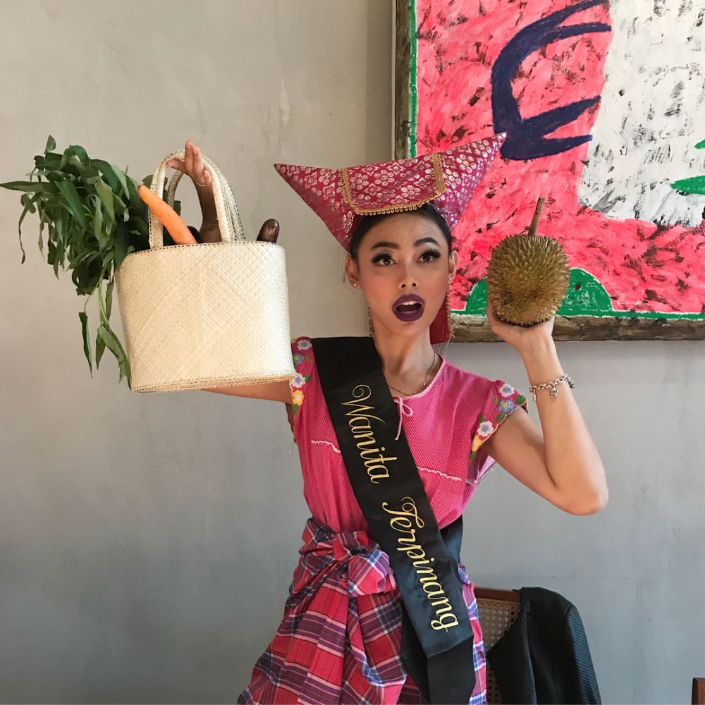 Bridal shower 5 seleb cantik ini bertema tradisional, meriah abis