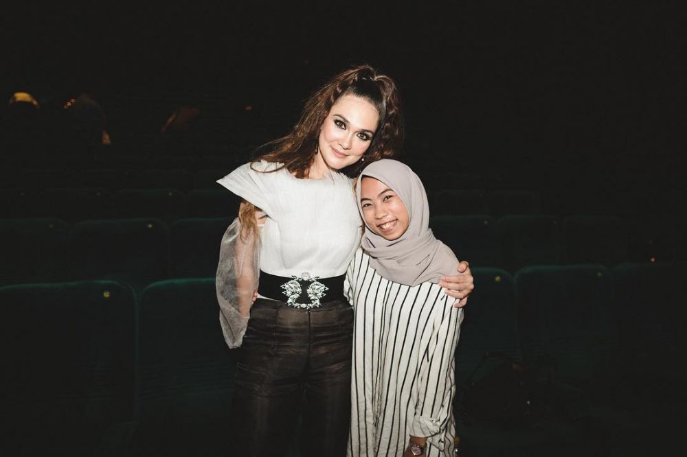 7 Momen kebersamaan Luna Maya dan asistennya, bak saudara