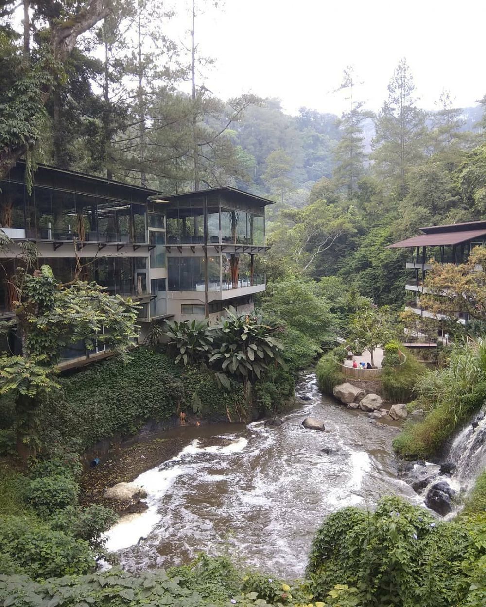 26 Tempat honeymoon romantis di Indonesia, bikin makin mesra