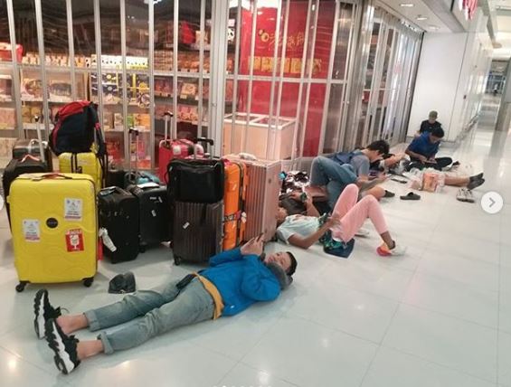 7 Momen atlet renang Indonesia terjebak di Bandara Hong Kong