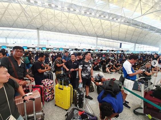 7 Momen atlet renang Indonesia terjebak di Bandara Hong Kong