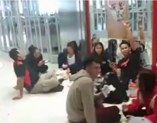 7 Momen atlet renang Indonesia terjebak di Bandara Hong Kong