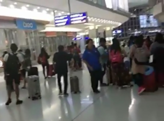 7 Momen atlet renang Indonesia terjebak di Bandara Hong Kong
