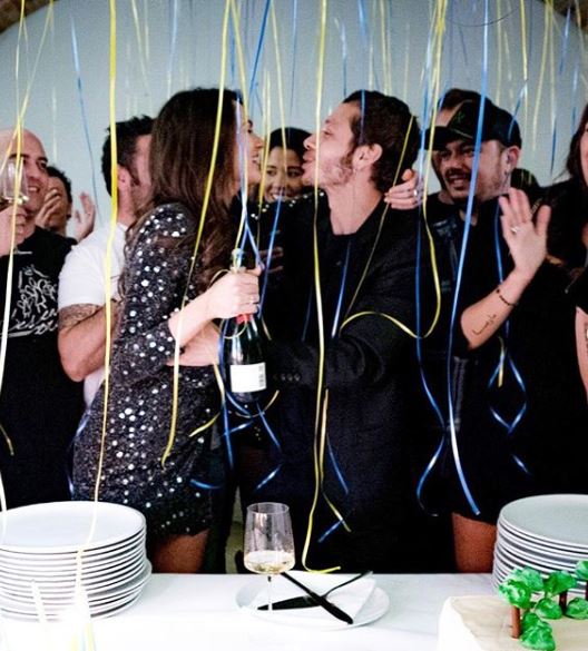 8 Momen kedekatan Valentino Rossi & pacarnya, beda usia 16 tahun