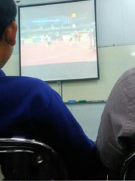 10 Tingkah iseng siswa waktu belajar ini bikin susah nahan tawa