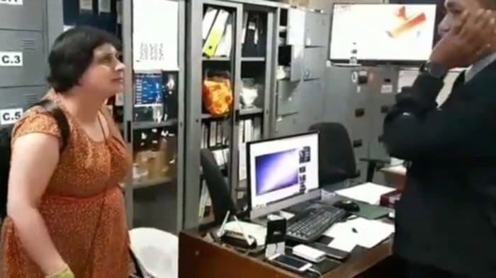 Viral 6 kelakuan miris turis di Indonesia, ada yang lecehkan pura