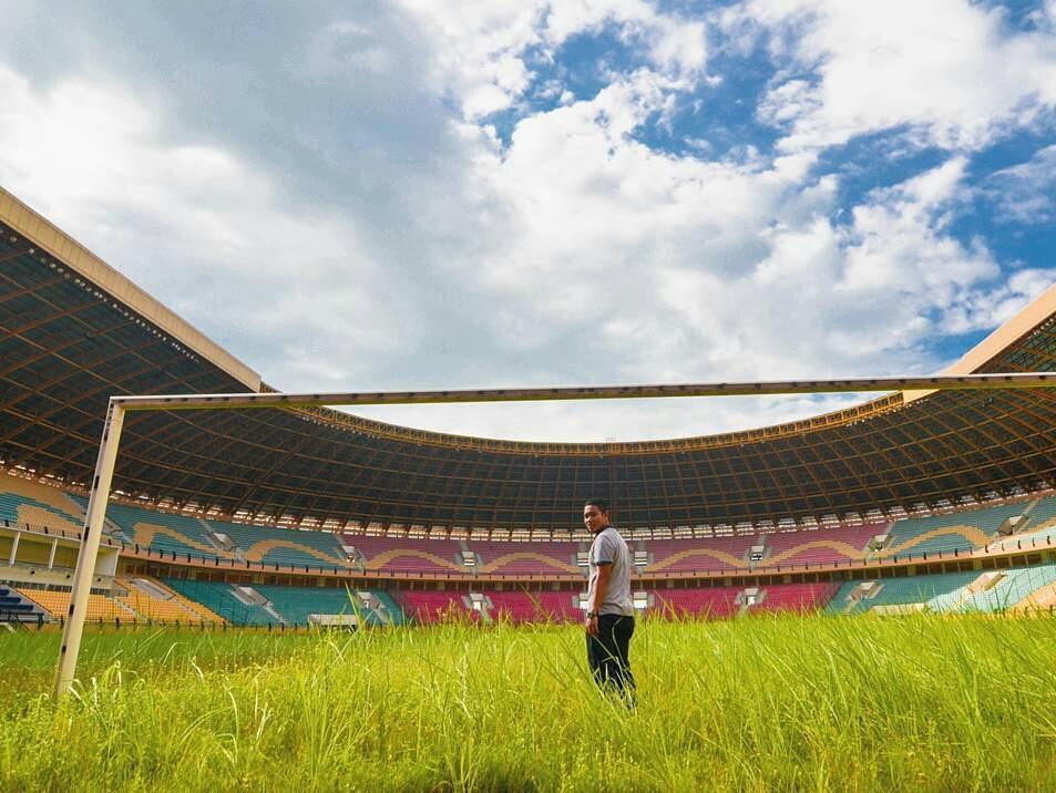 Jarang digunakan, 6 stadion di Indonesia ini terbengkalai
