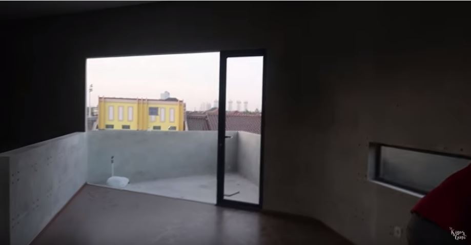 10 Potret rumah Rizky Kinos & Nycta Gina, penuh koleksi burung