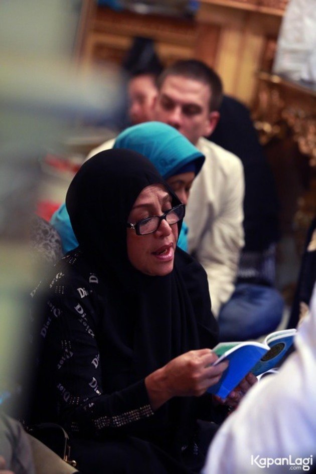 7 Transformasi wajah Mpok Atiek, masih cantik di usia 63 tahun