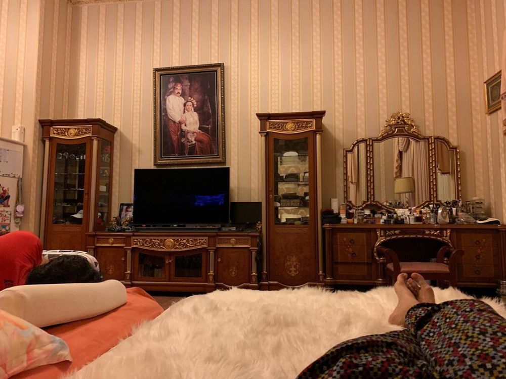 8 Potret kamar tidur Inul, koleksi barang mewahnya curi perhatian