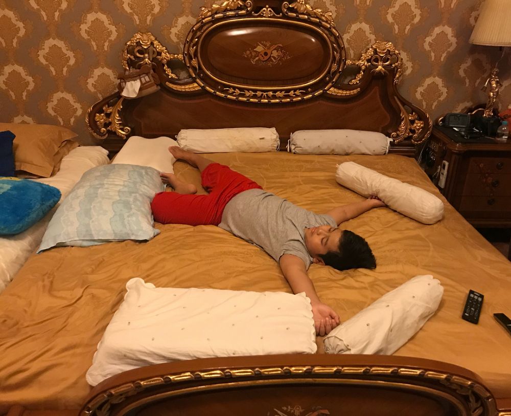 8 Potret kamar tidur Inul, koleksi barang mewahnya curi perhatian