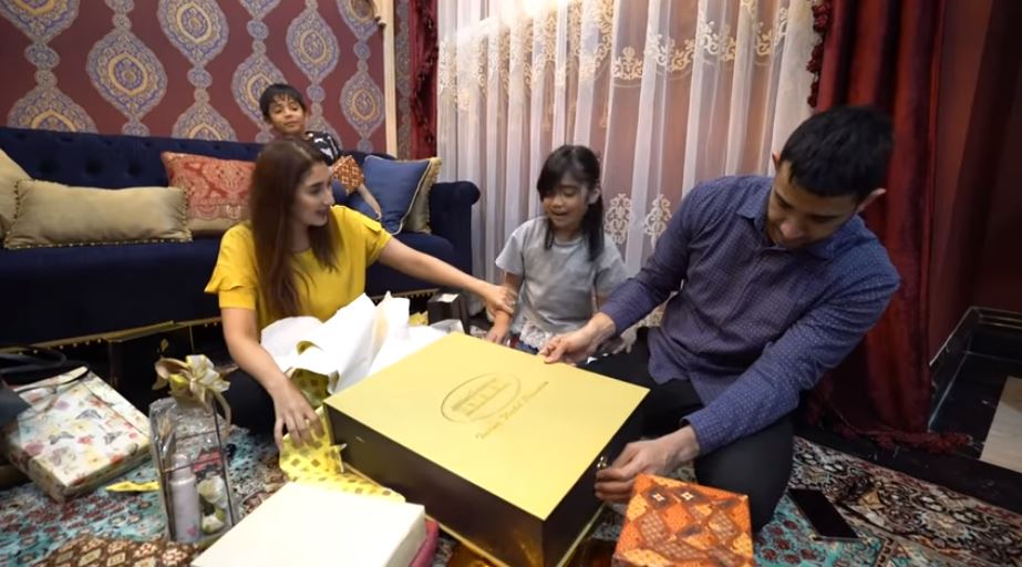 Tania Nadira buka kado pernikahan dari Jusuf Kalla, isinya memukau