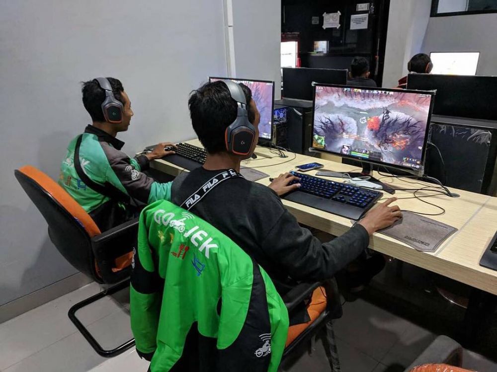 10 Tingkah lucu driver ojek online belum dapat order, kocak abis