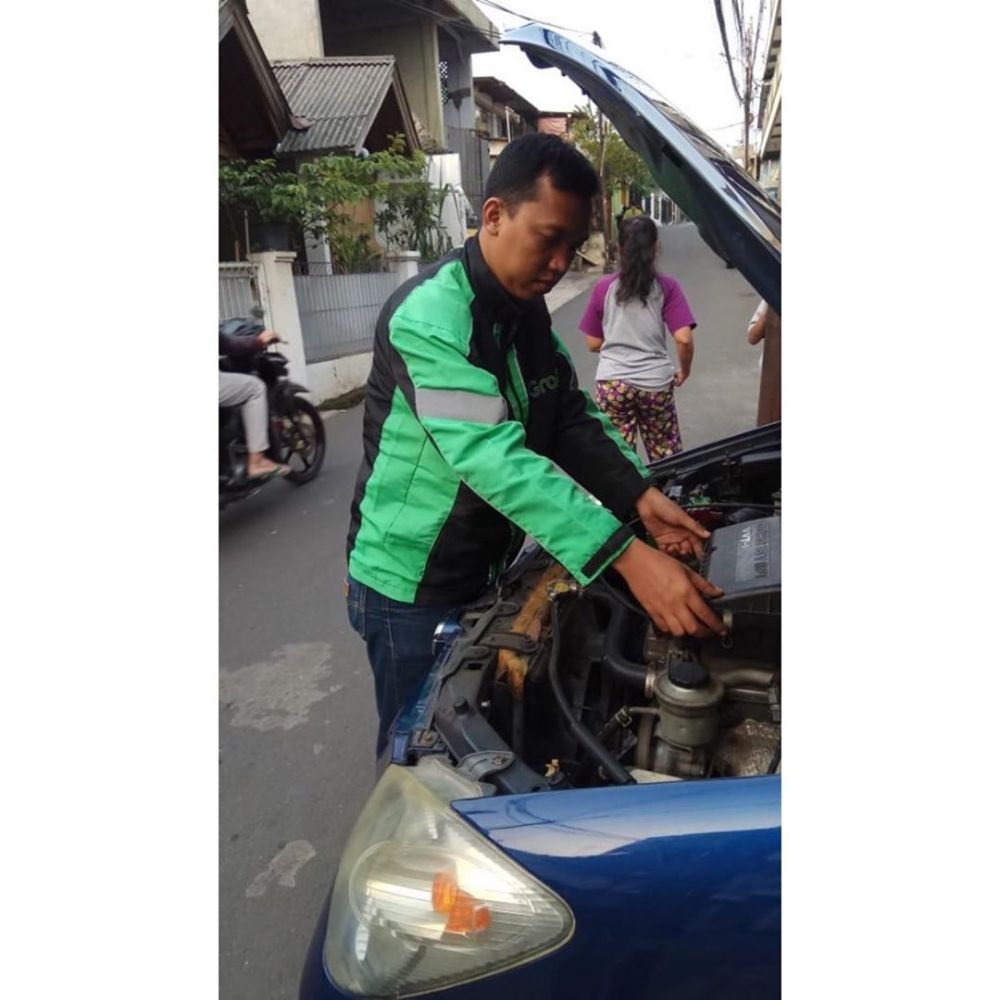 10 Tingkah lucu driver ojek online belum dapat order, kocak abis