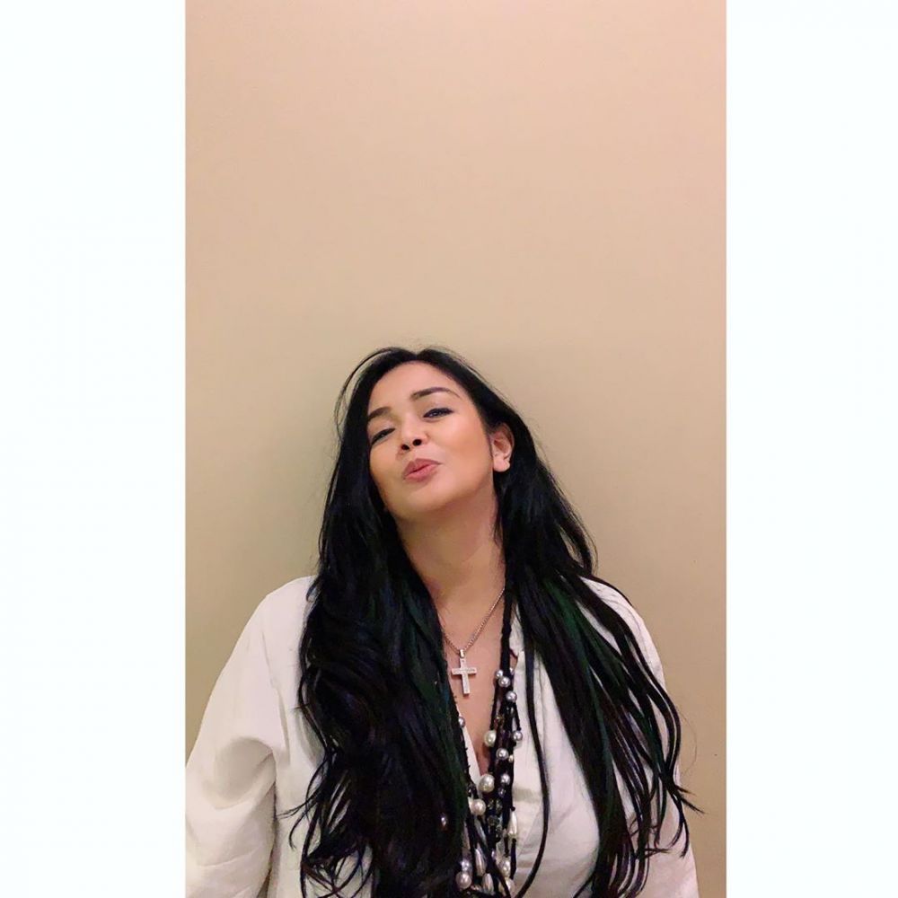 Kisah 6 seleb hamil di usia lebih dari 40 tahun, penuh perjuangan