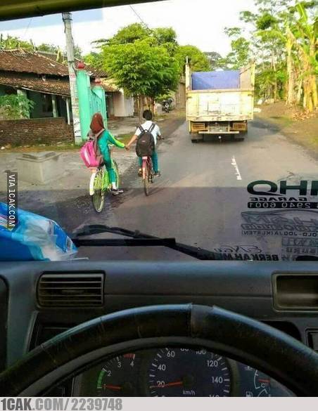 10 Kelakuan miris pacaran anak zaman sekarang, bikin ngelus dada