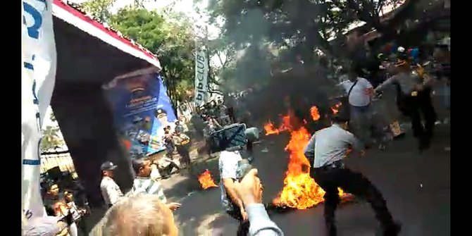 6 Fakta polisi dibakar di Cianjur, pelempar bensin ditangkap