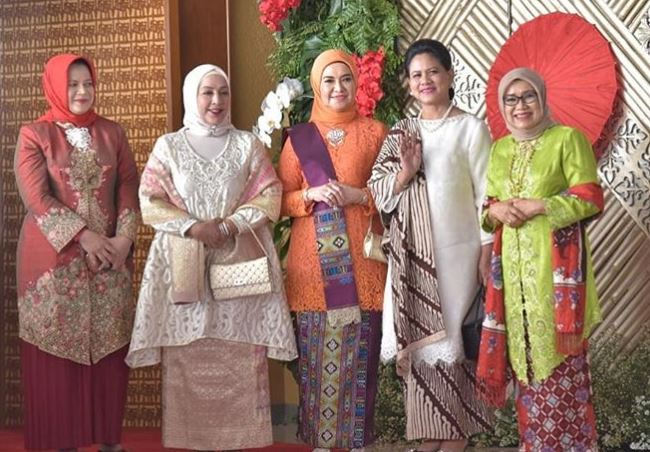 5 Gaya busana Iriana Jokowi yang memesona di sidang tahunan MPR